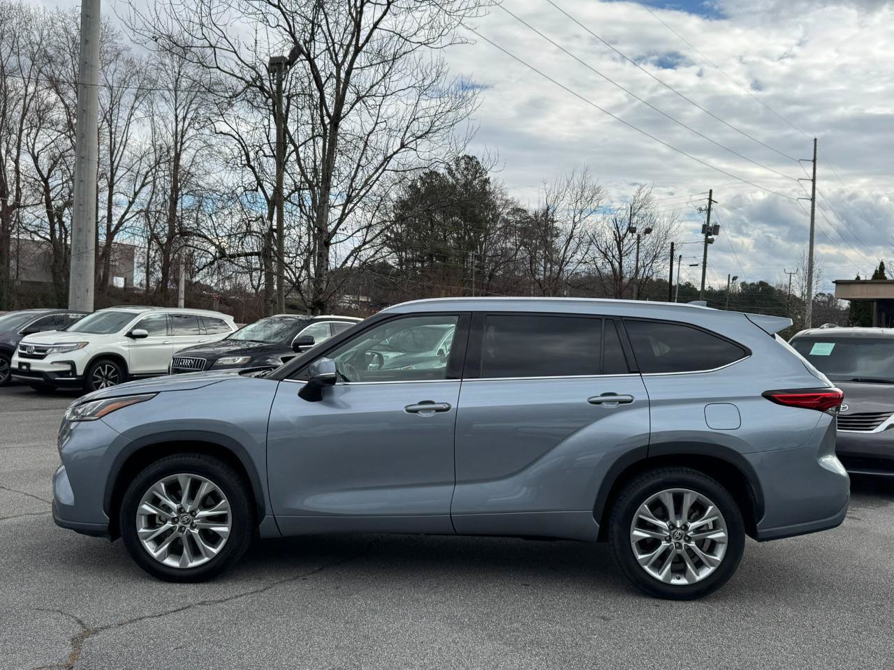 Used 2020 Toyota Highlander Limited FWD image 4