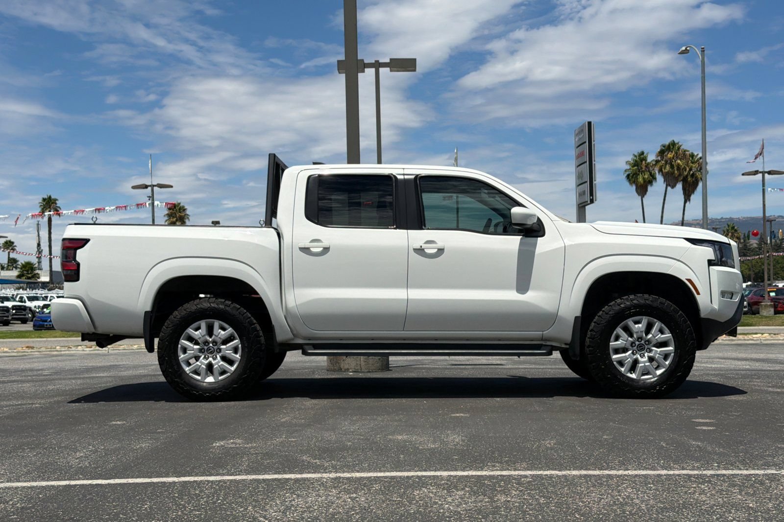 Used 2023 Nissan Frontier SV w/ SV Convenience Package AWD/4WD image 3