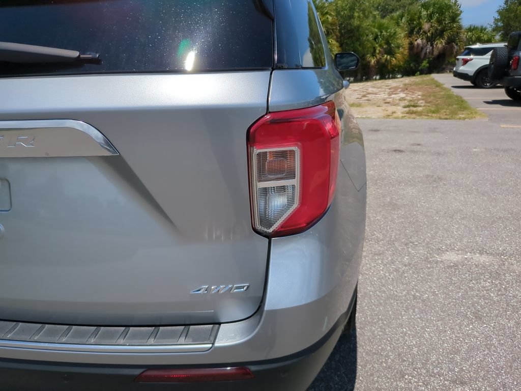 Used 2022 Ford Explorer Platinum w/ Equipment Group 601A AWD/4WD image 11