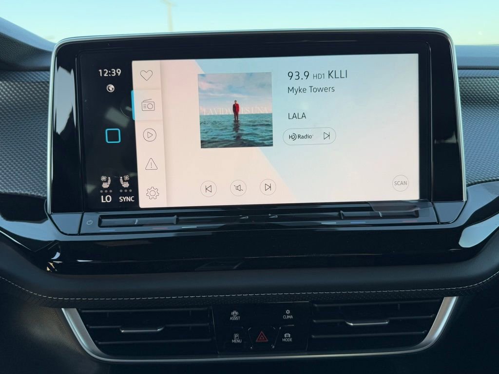 New 2026 Volkswagen Atlas Cross Sport SEL R-Line image 18