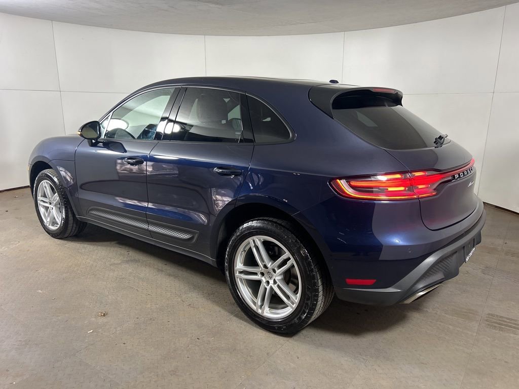 Certified 2022 Porsche Macan image 3