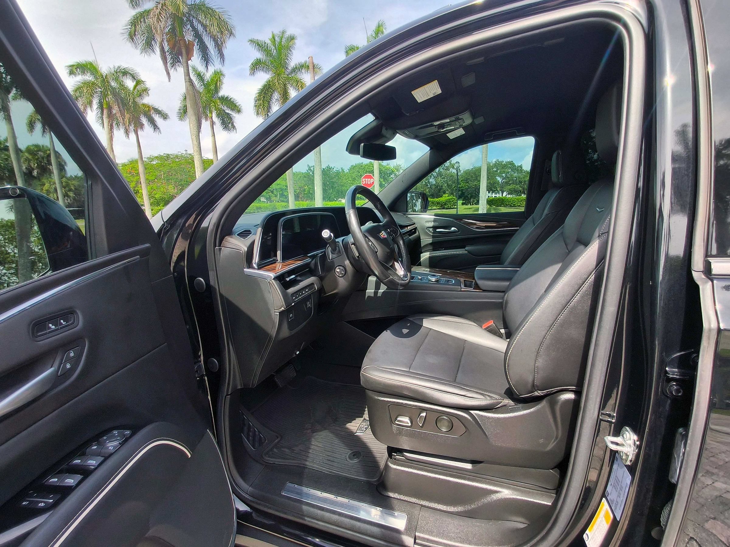 Used 2023 Cadillac Escalade ESV Luxury AWD/4WD image 25