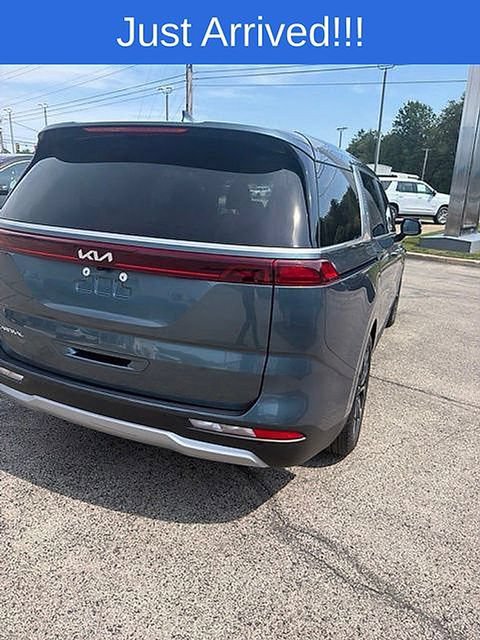 Used 2024 Kia Carnival EX FWD image 7
