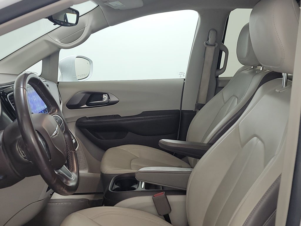 Used 2017 Chrysler Pacifica Touring-L FWD image 12
