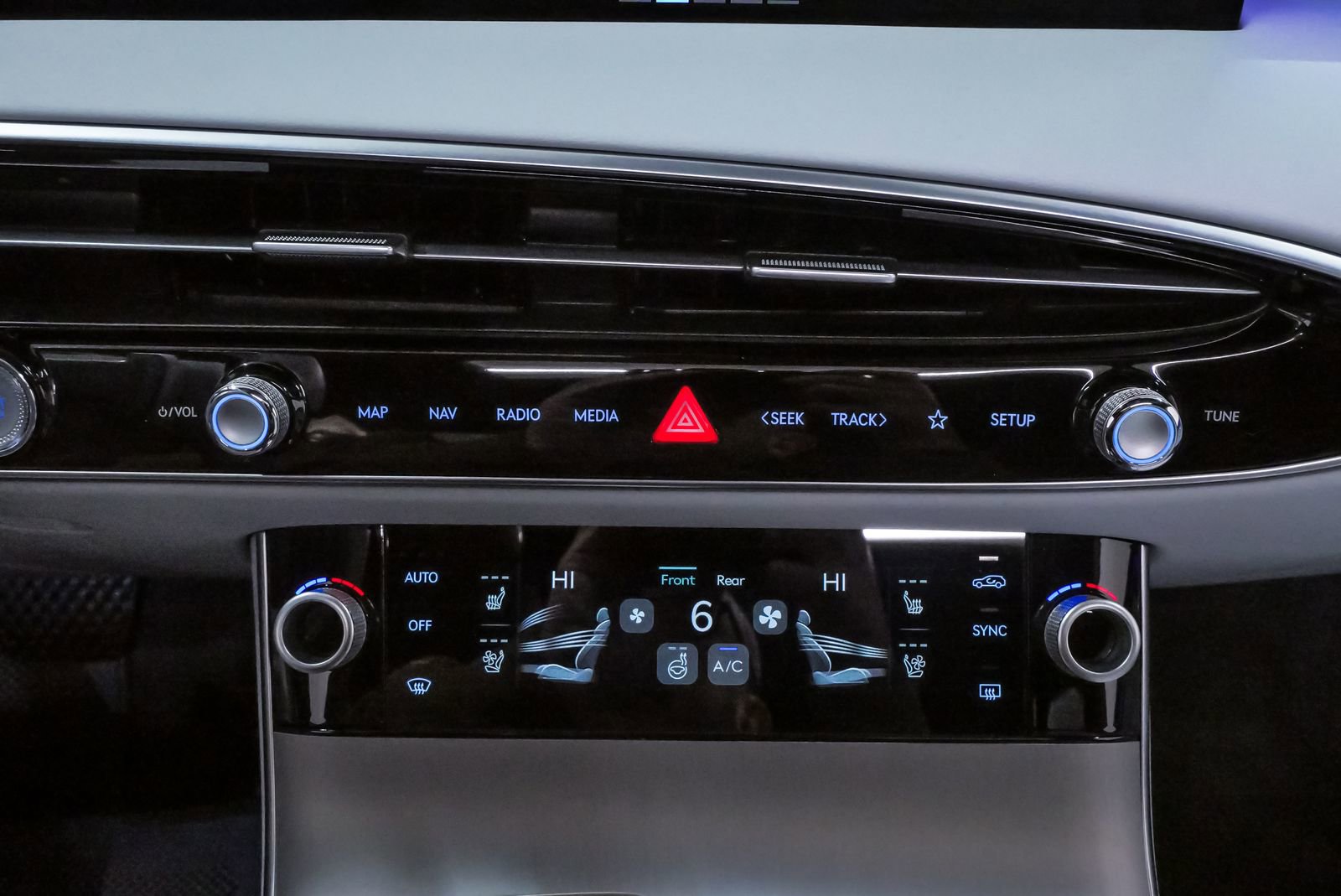 Certified 2026 Genesis GV70 2.5T Advanced image 17