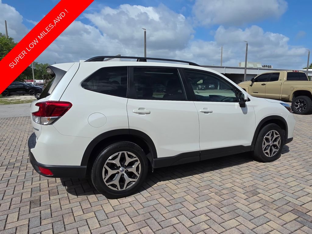 Used 2021 Subaru Forester Premium image 11