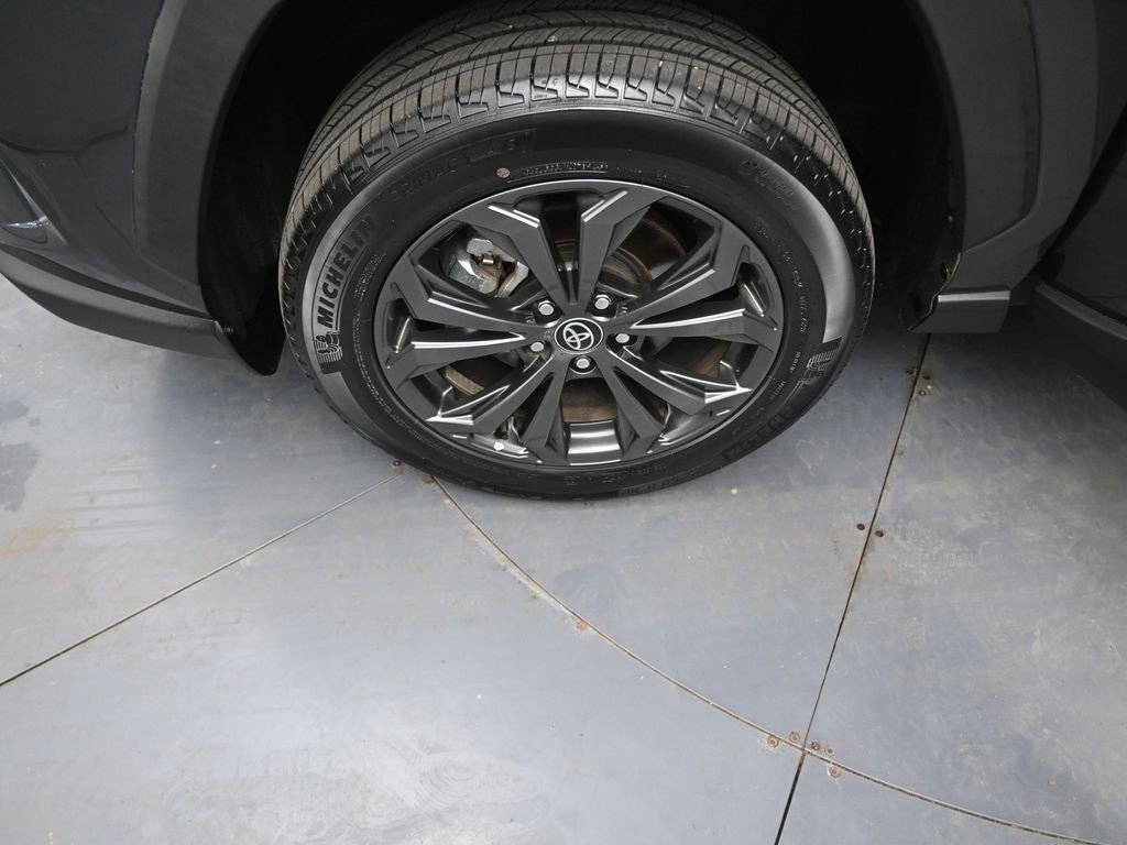 Used 2023 Toyota RAV4 XLE Premium image 40
