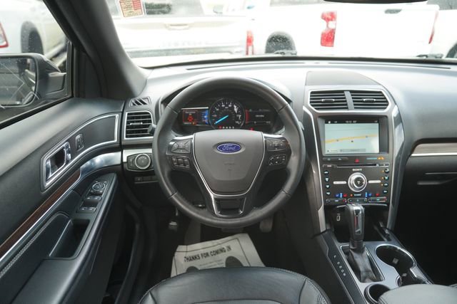 Used 2017 Ford Explorer Limited image 23