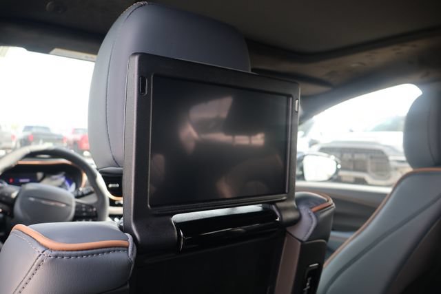 New 2027 Chrysler Pacifica Pinnacle w/ Theater Group FWD image 9