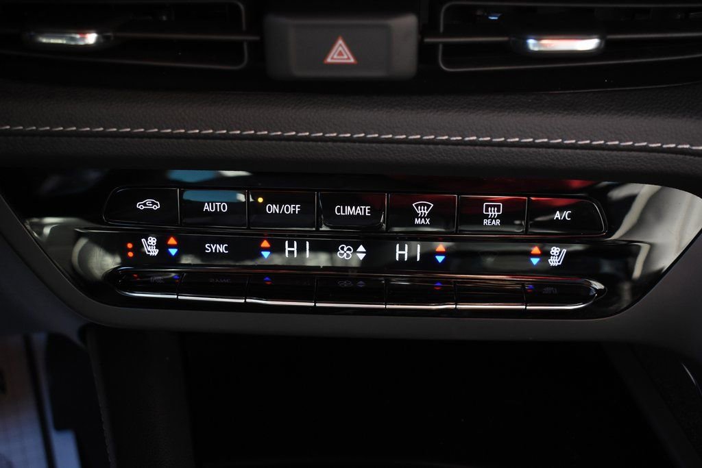Used 2023 Buick Envision Avenir AWD/4WD image 36