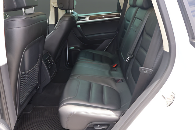 Used 2015 Volkswagen Touareg VR6 AWD/4WD image 14