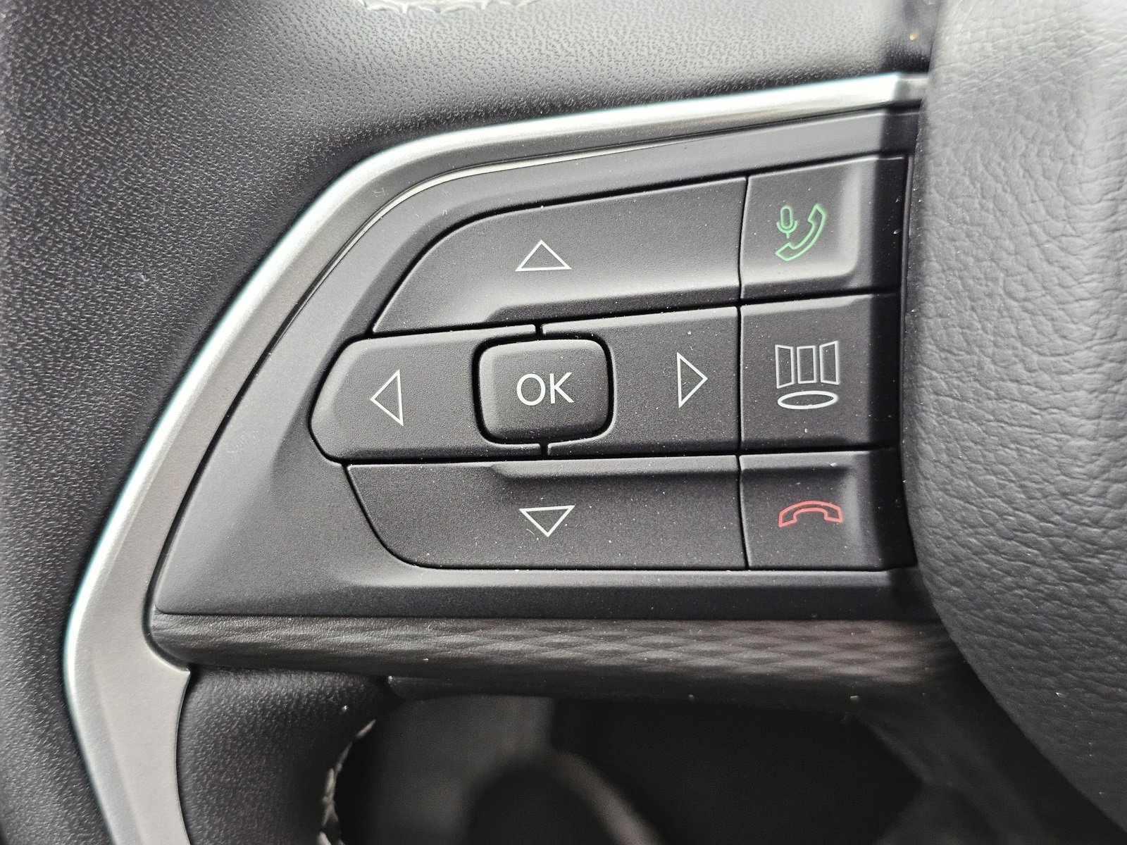 New 2025 Jeep Grand Cherokee L Laredo image 16