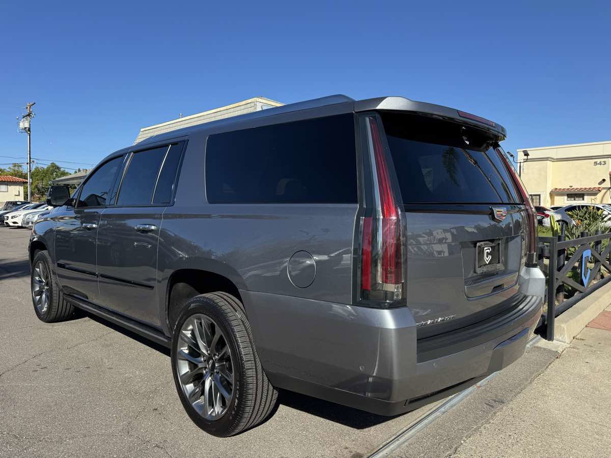 Used 2020 Cadillac Escalade ESV Platinum w/ Escalade Sport Edition image 4