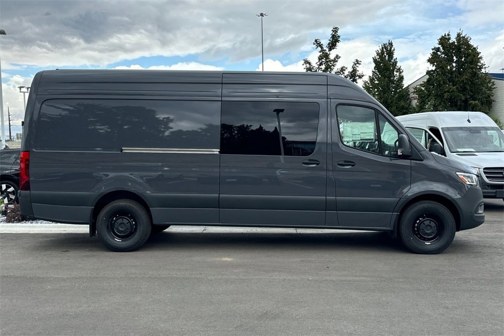 Used 2024 Mercedes-Benz Sprinter 2500 image 6