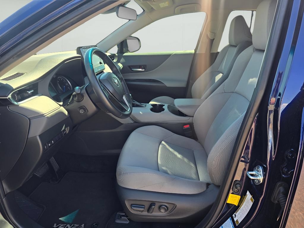Used 2021 Toyota Venza LE w/ Carpet Mat Package (TMS) AWD/4WD image 9