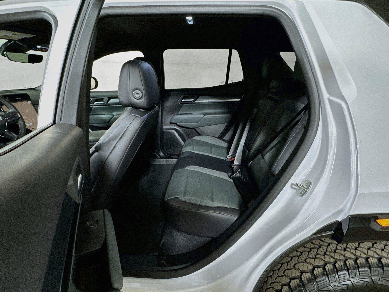 New 2027 GMC Terrain AT4 w/ Technology Package II AWD/4WD image 13