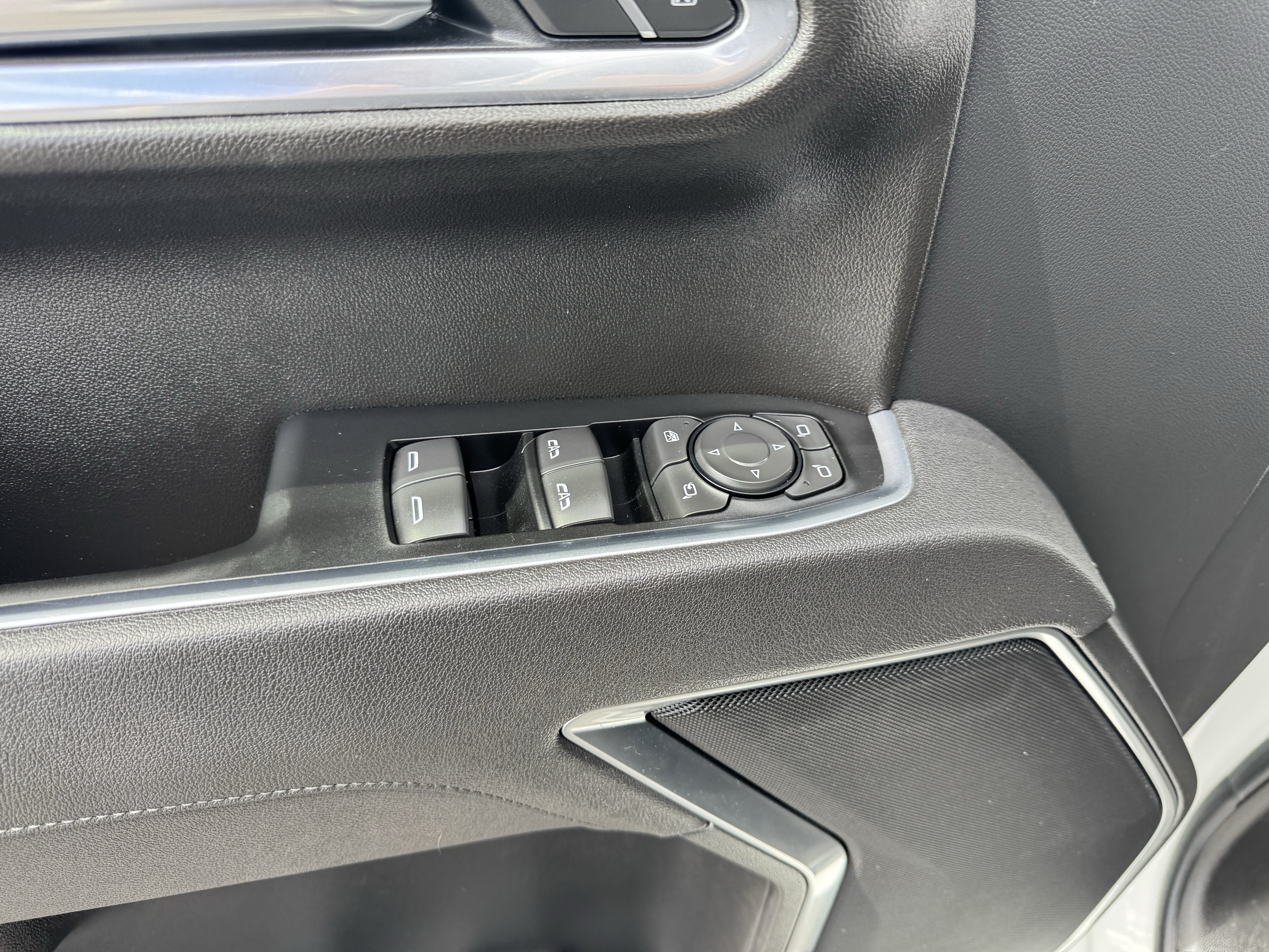 Certified 2026 GMC Sierra 1500 SLT AWD/4WD image 11