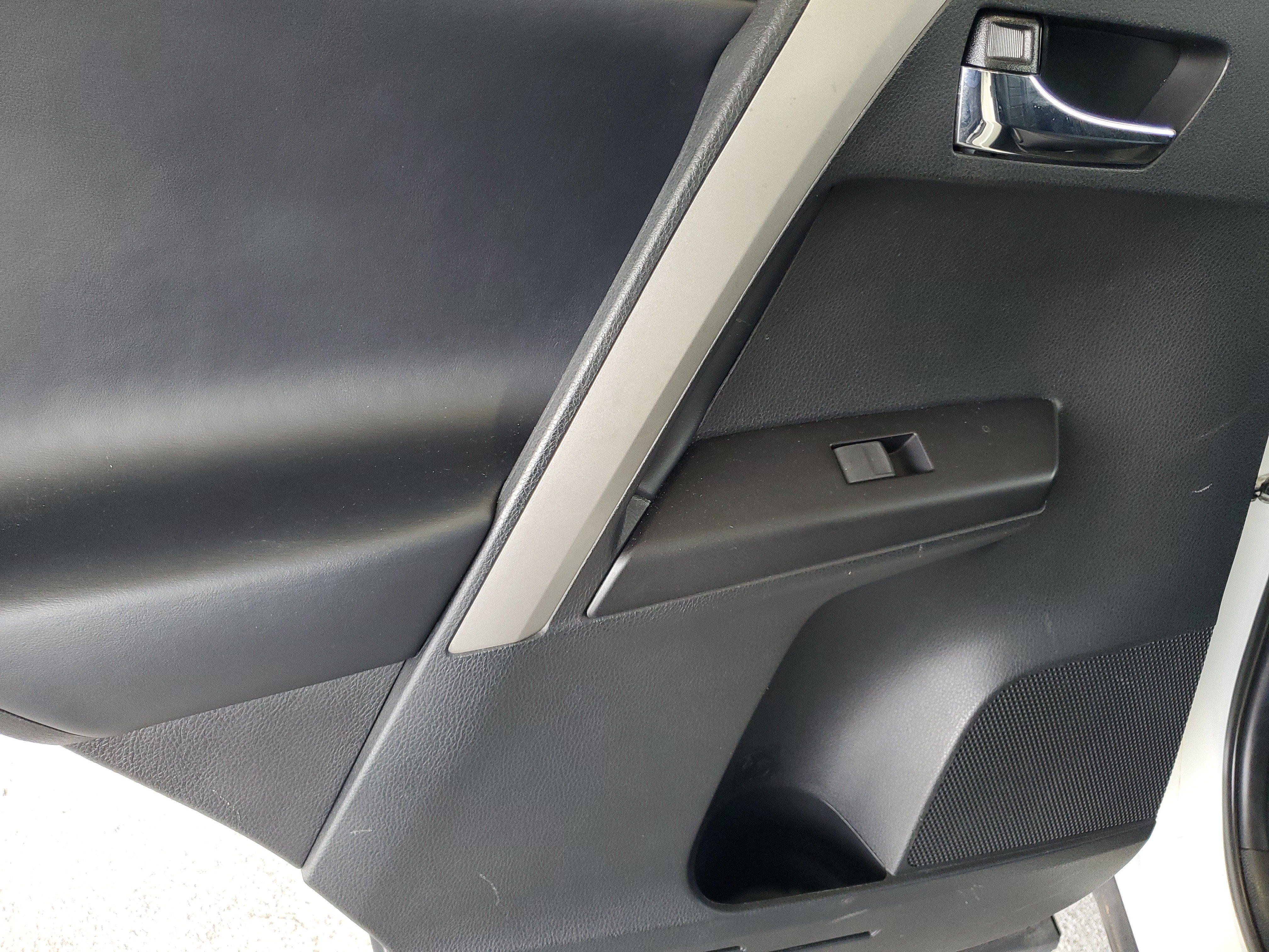 Used 2018 Toyota RAV4 XLE w/ Plus Extra Value Package FWD image 13