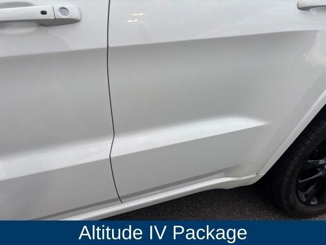 Used 2018 Jeep Grand Cherokee Altitude AWD/4WD image 8
