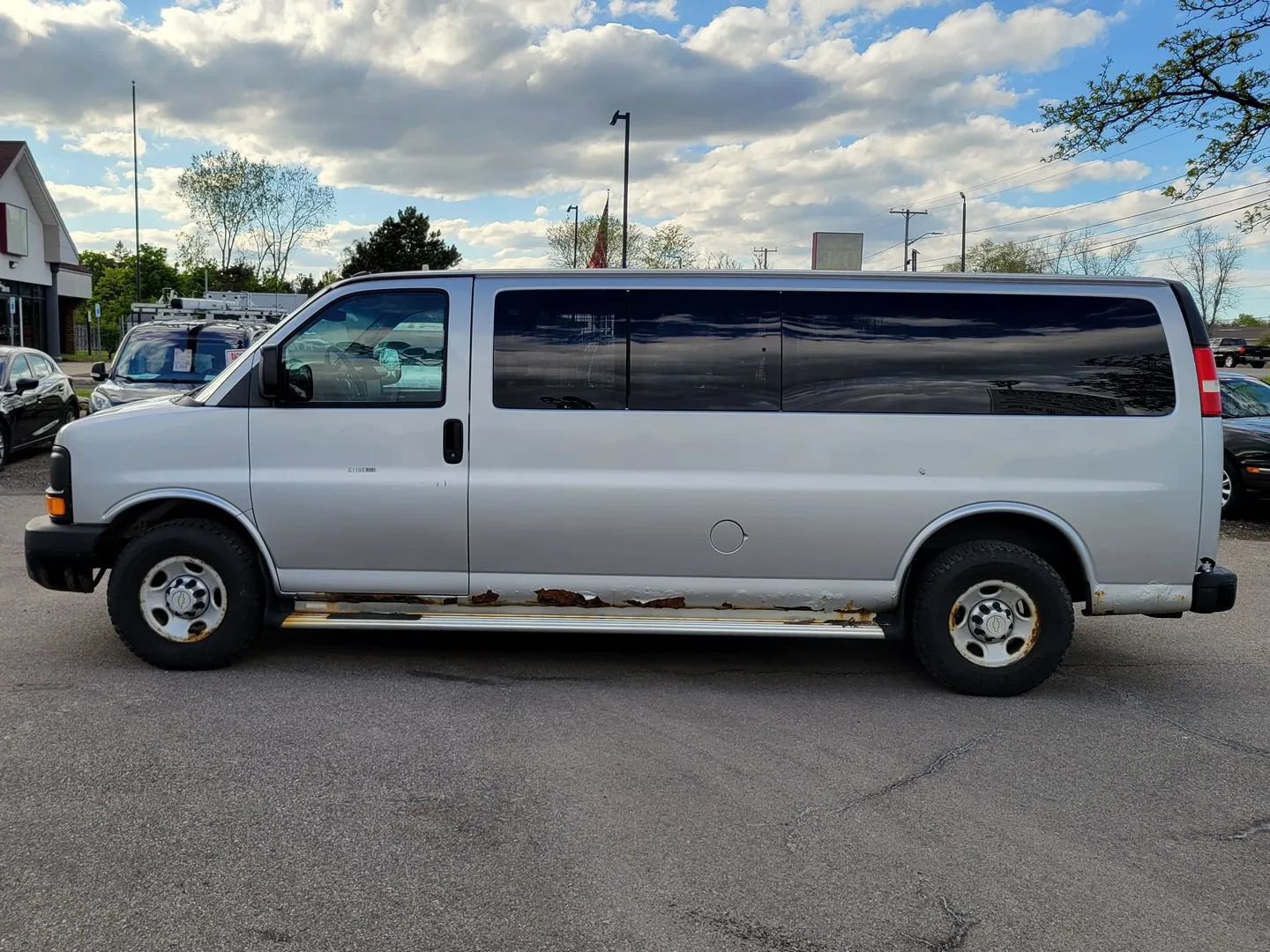 Used 2011 Chevrolet Express 3500 LS RWD image 7