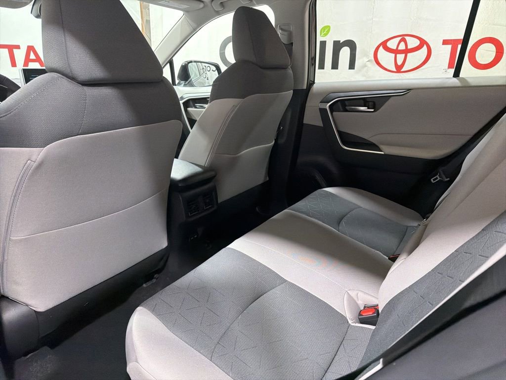 Used 2025 Toyota RAV4 XLE image 19