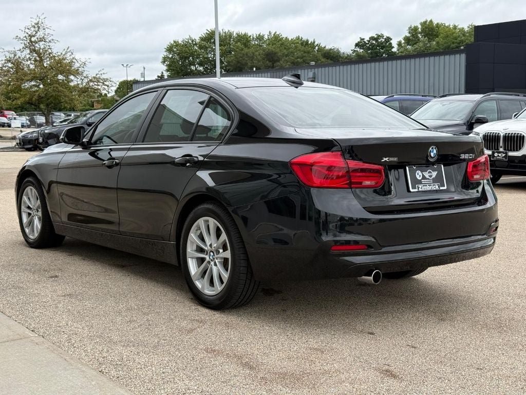 Used 2018 BMW 320i xDrive Sedan AWD/4WD image 5