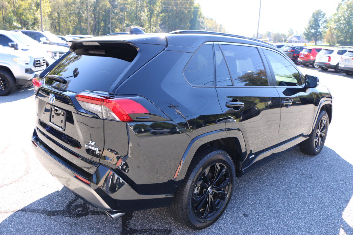 Used 2022 Toyota RAV4 SE AWD/4WD image 8