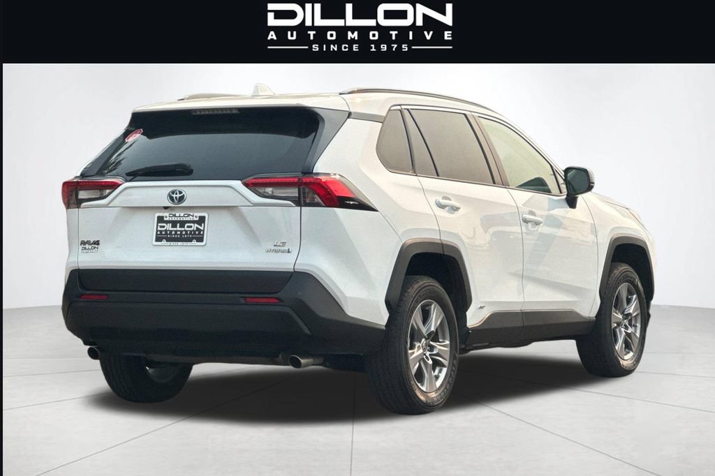 Used 2022 Toyota RAV4 LE AWD/4WD image 4