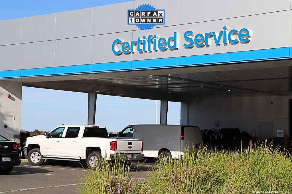 Used 2025 Chevrolet Suburban RST image 46