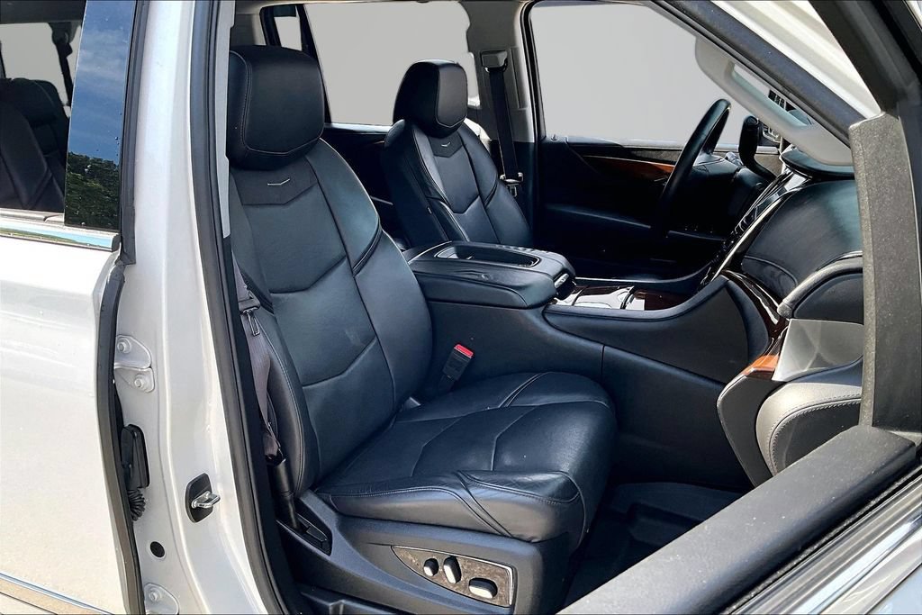 Used 2017 Cadillac Escalade ESV Luxury AWD/4WD image 30
