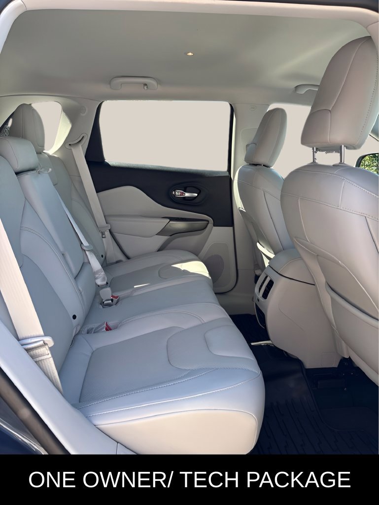 Used 2019 Jeep Cherokee Limited w/ Technology Group FWD image 17