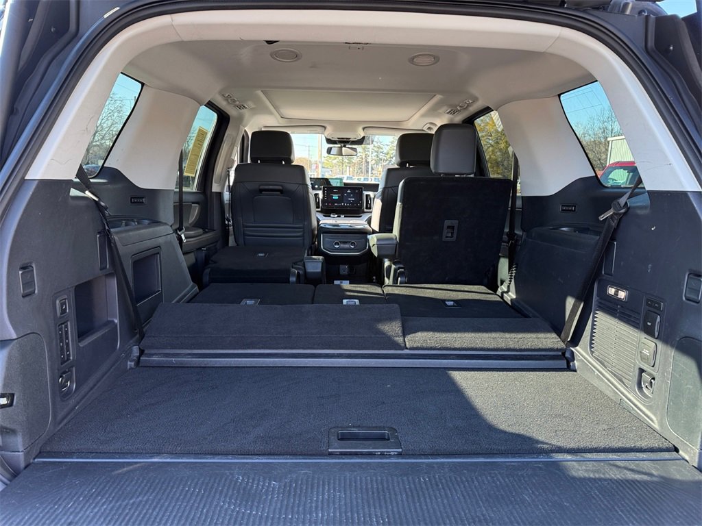 Used 2025 Ford Expedition Active image 17