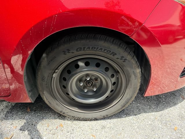 Used 2018 Toyota Corolla LE FWD image 11