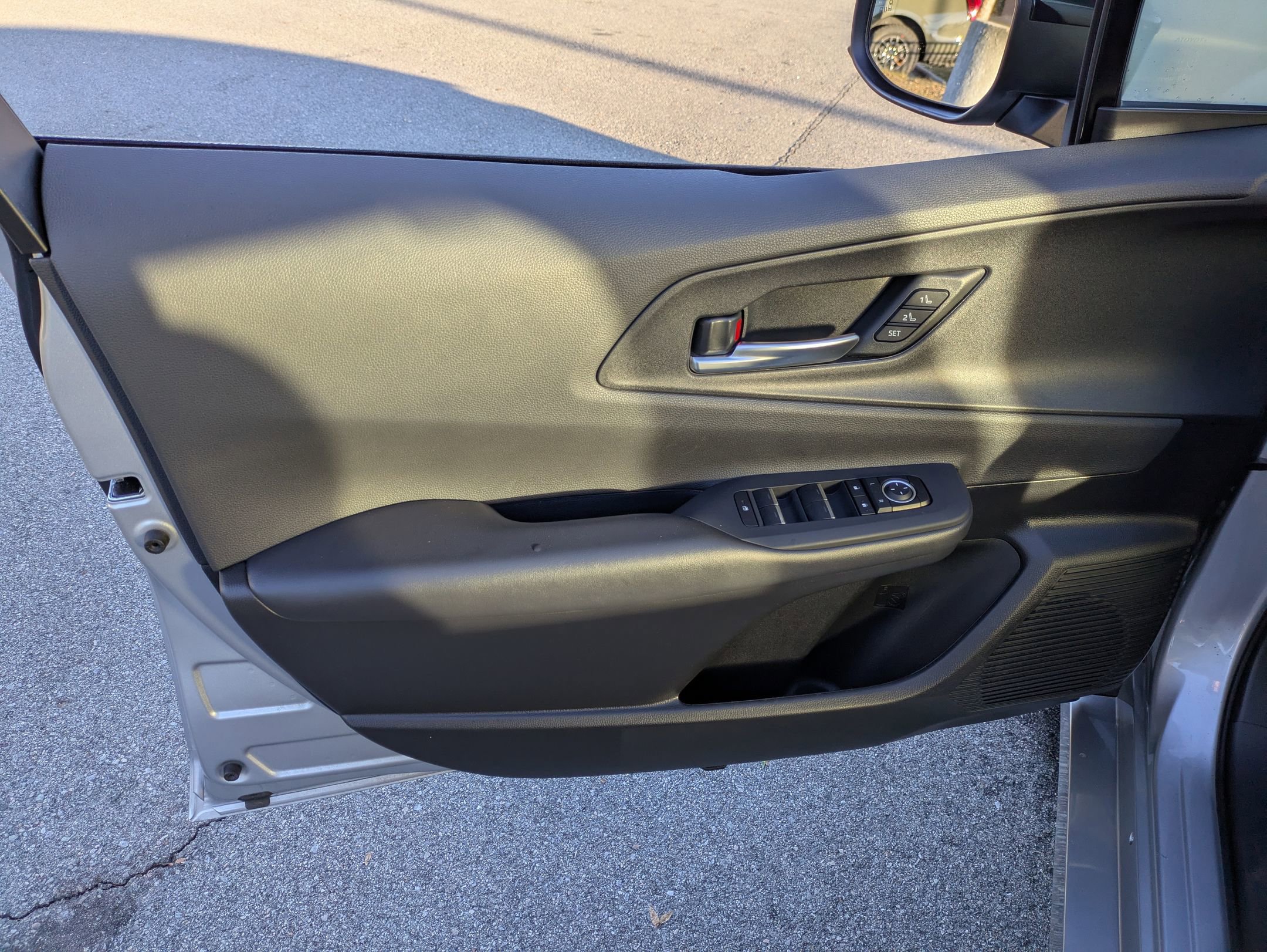 Used 2025 Toyota Prius Plug-In Hybrid image 15