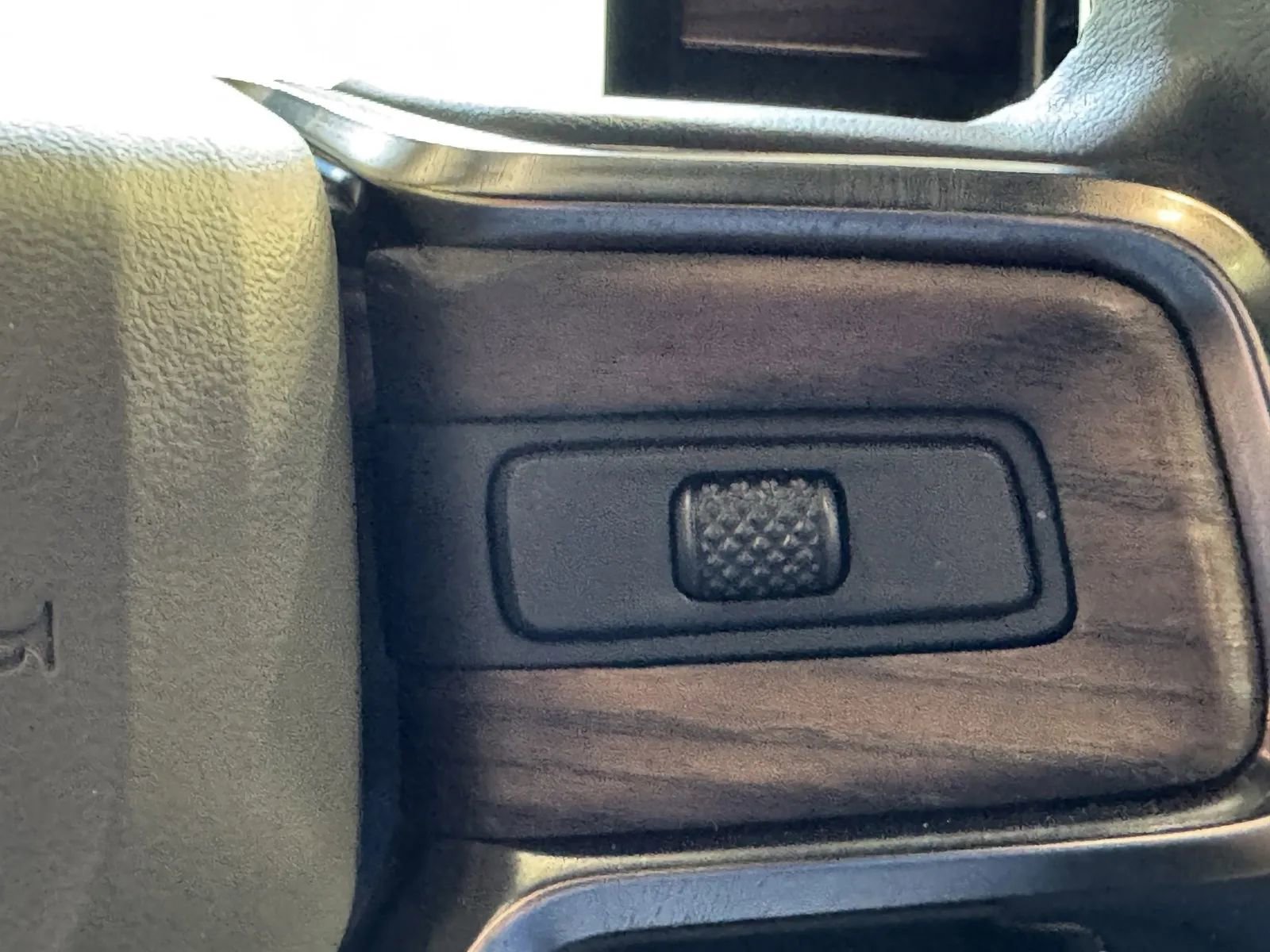 Used 2022 Rivian R1T Adventure image 18