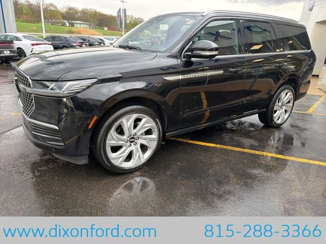 Used 2025 Lincoln Navigator Reserve AWD/4WD image 3