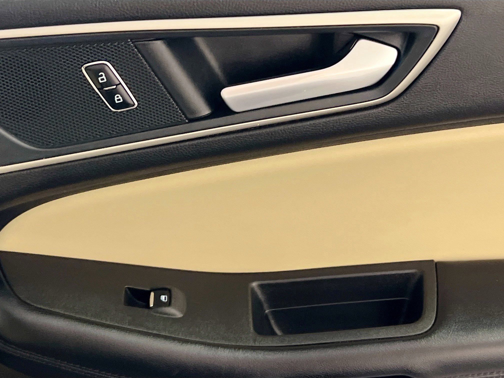 Used 2024 Ford Edge SEL image 32