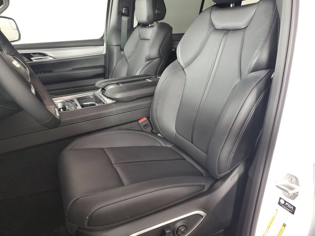 Used 2026 Jeep Grand Wagoneer Limited AWD/4WD image 13