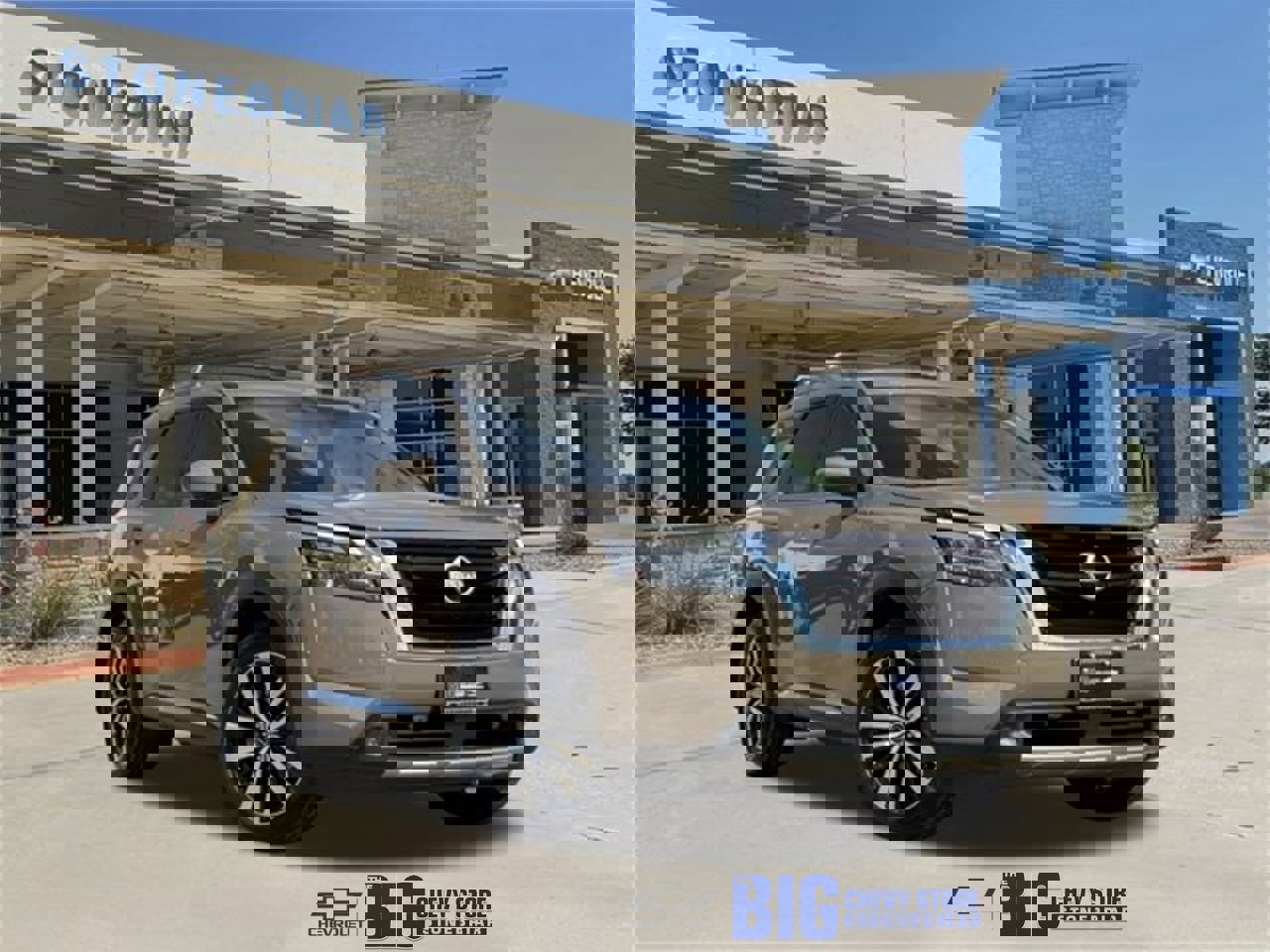 Used 2024 Nissan Pathfinder Platinum w/ Cargo Package
