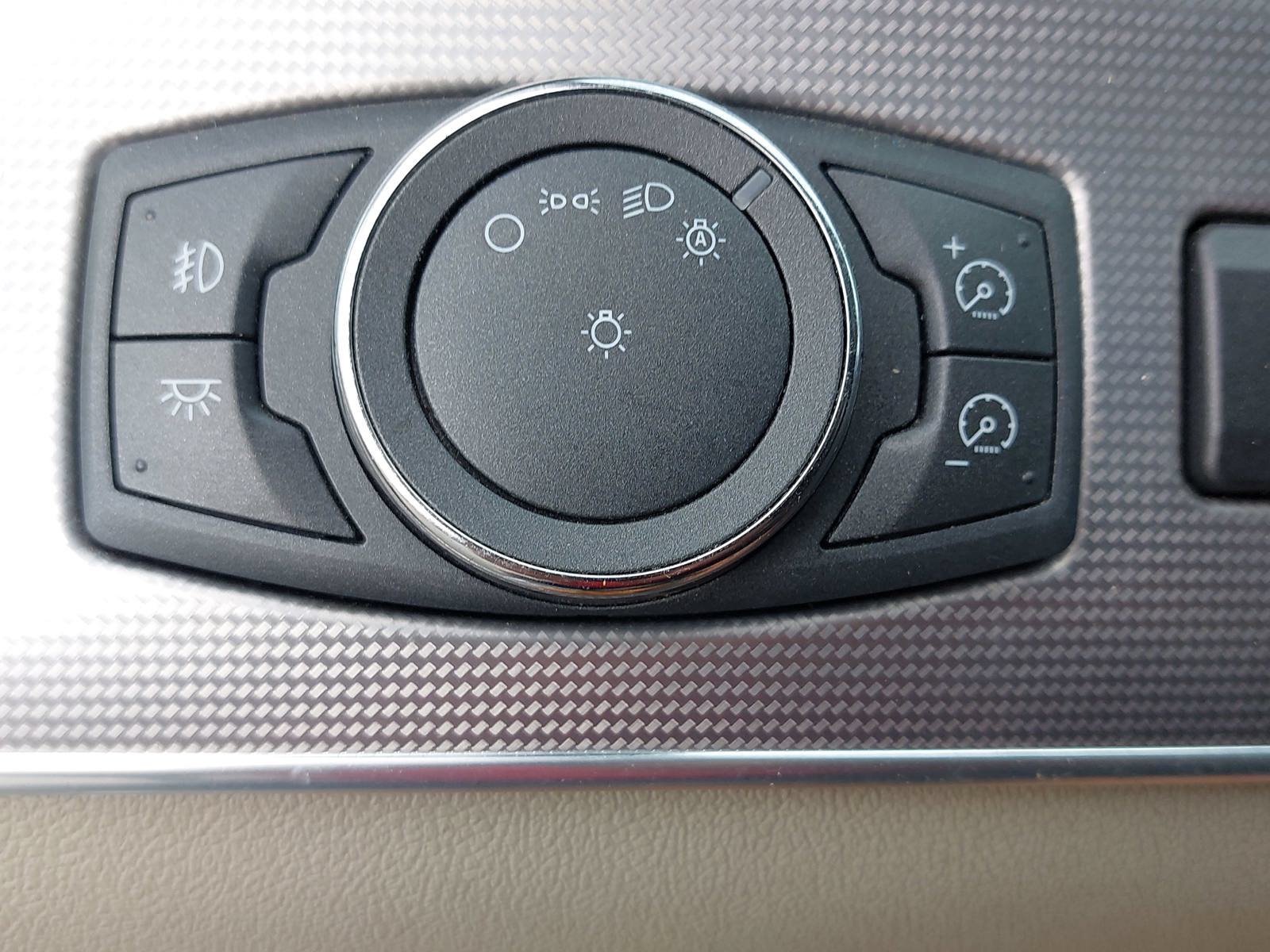 Used 2011 Lincoln MKX AWD w/ 102A Rapid Spec Order Code image 25