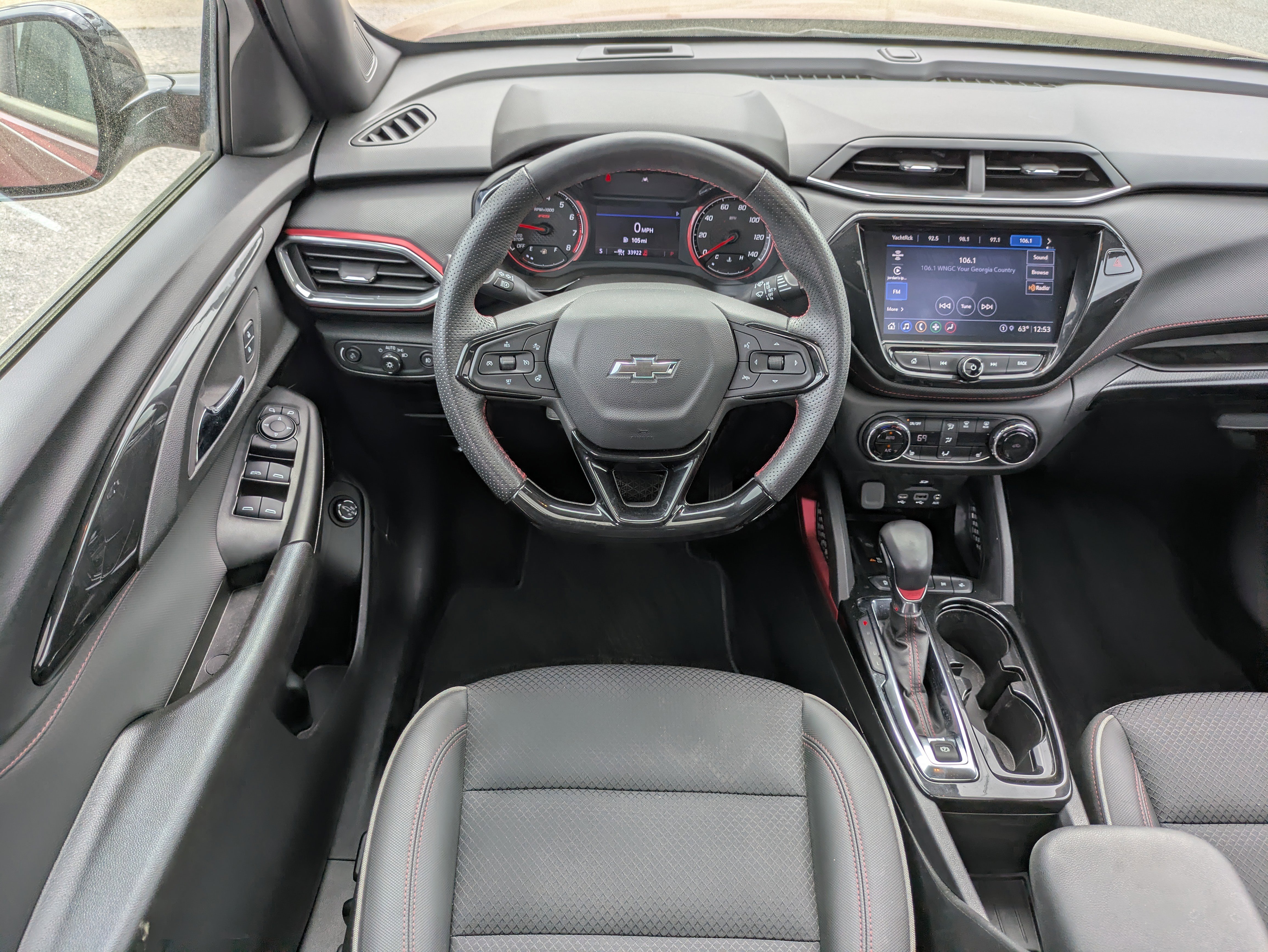 Used 2023 Chevrolet TrailBlazer RS w/ Sun and Liftgate Package image 17