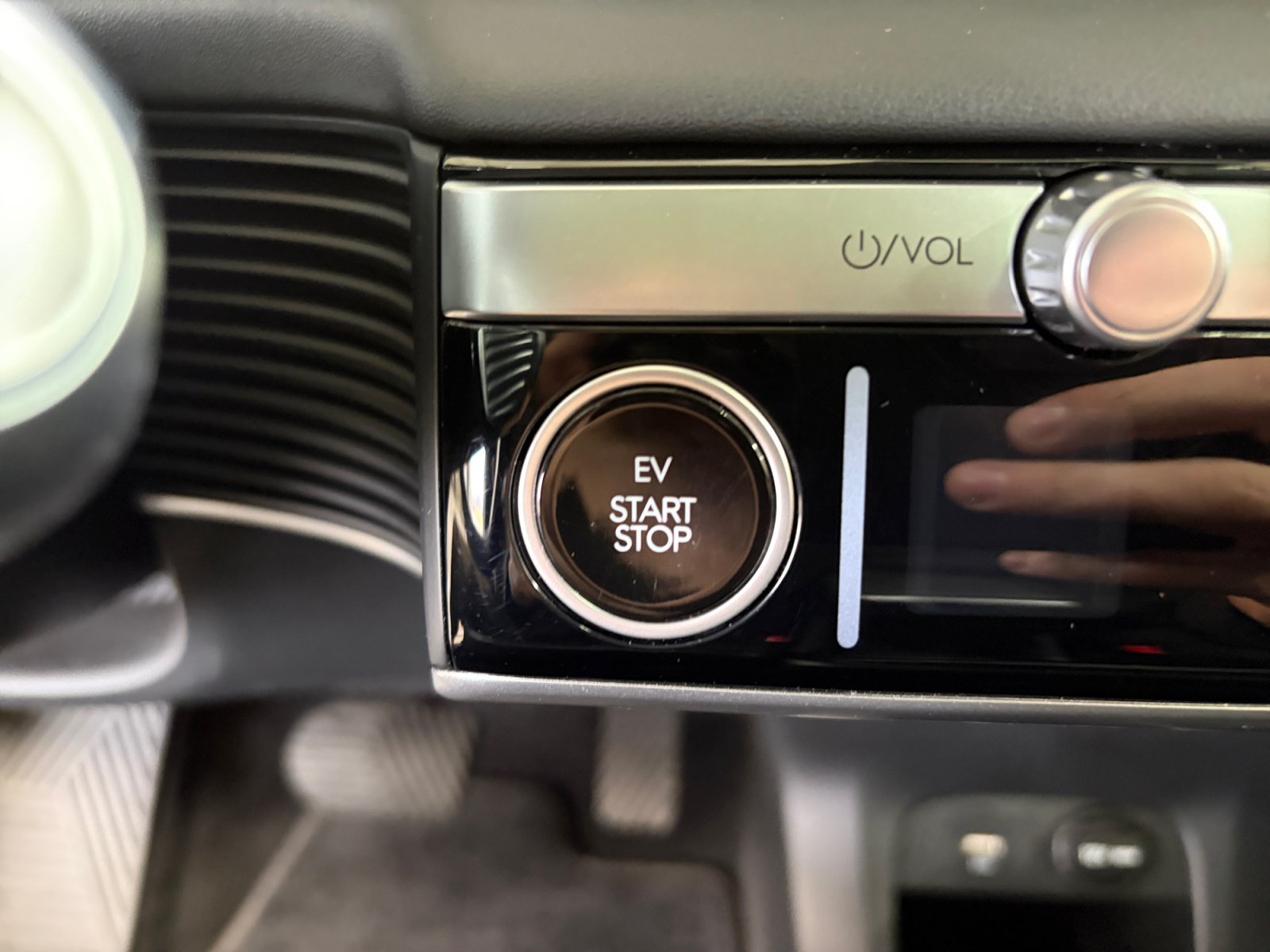 Certified 2024 Hyundai Ioniq 5 Limited AWD/4WD image 28