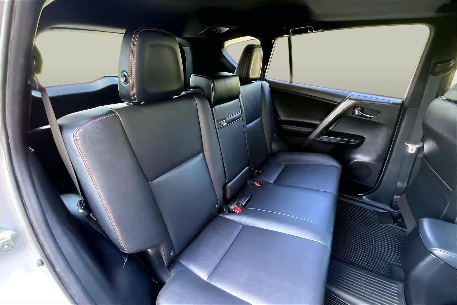 Used 2018 Toyota RAV4 SE AWD/4WD image 20