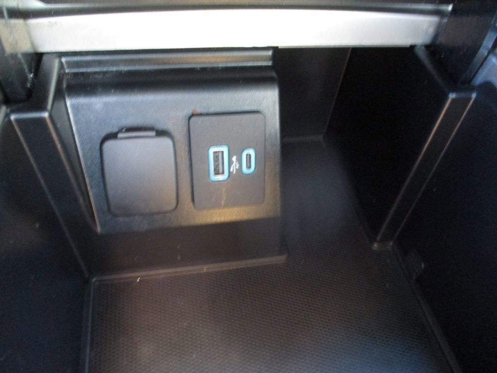 Used 2020 Ford Explorer XLT image 19