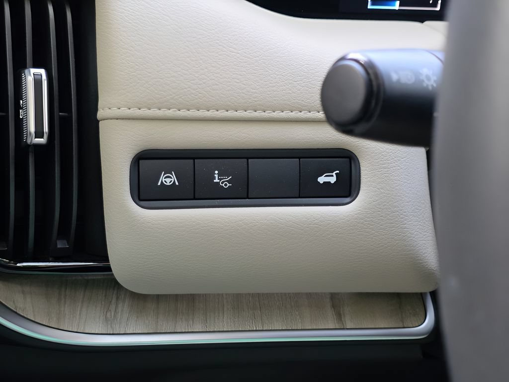 Used 2025 Nissan Armada Platinum Reserve AWD/4WD image 28