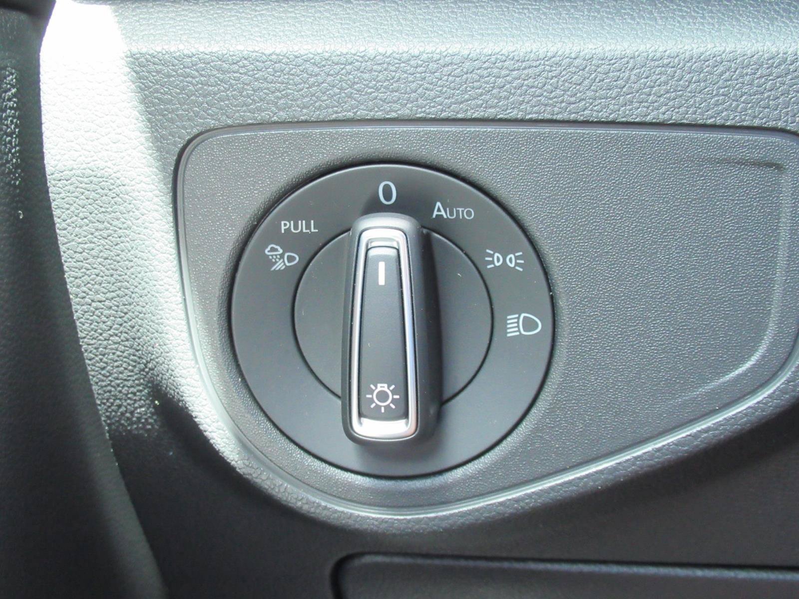 Used 2022 Volkswagen Atlas Cross Sport SE FWD image 21
