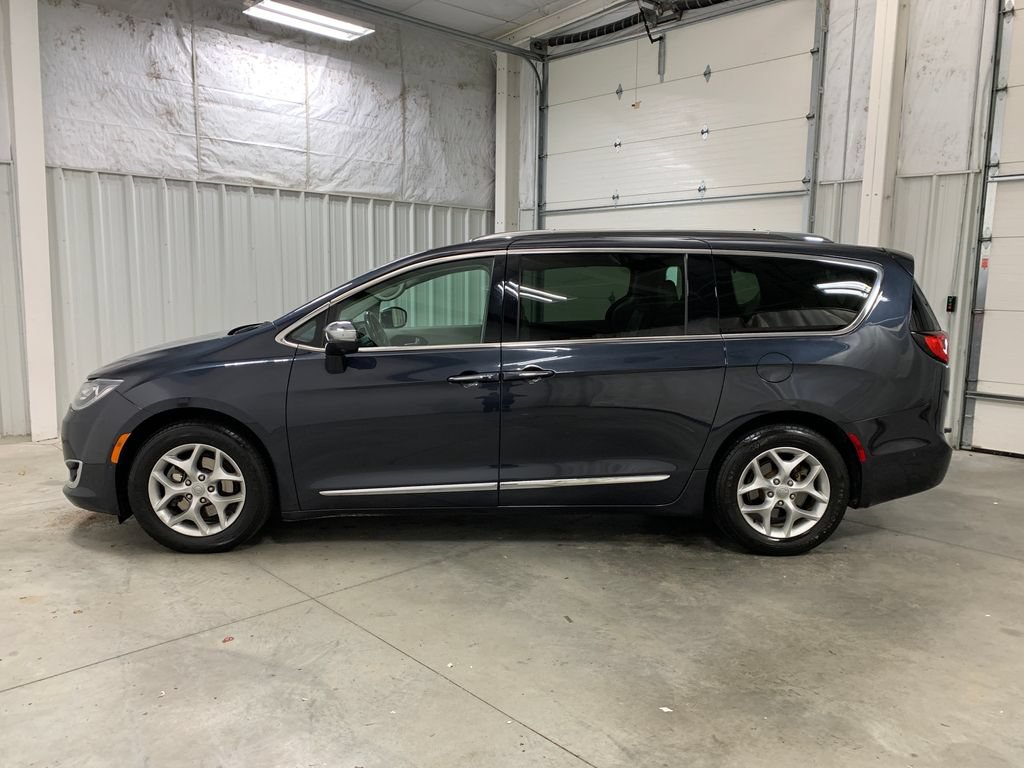 Used 2020 Chrysler Pacifica Limited w/ Advanced Safetytec Group FWD image 4