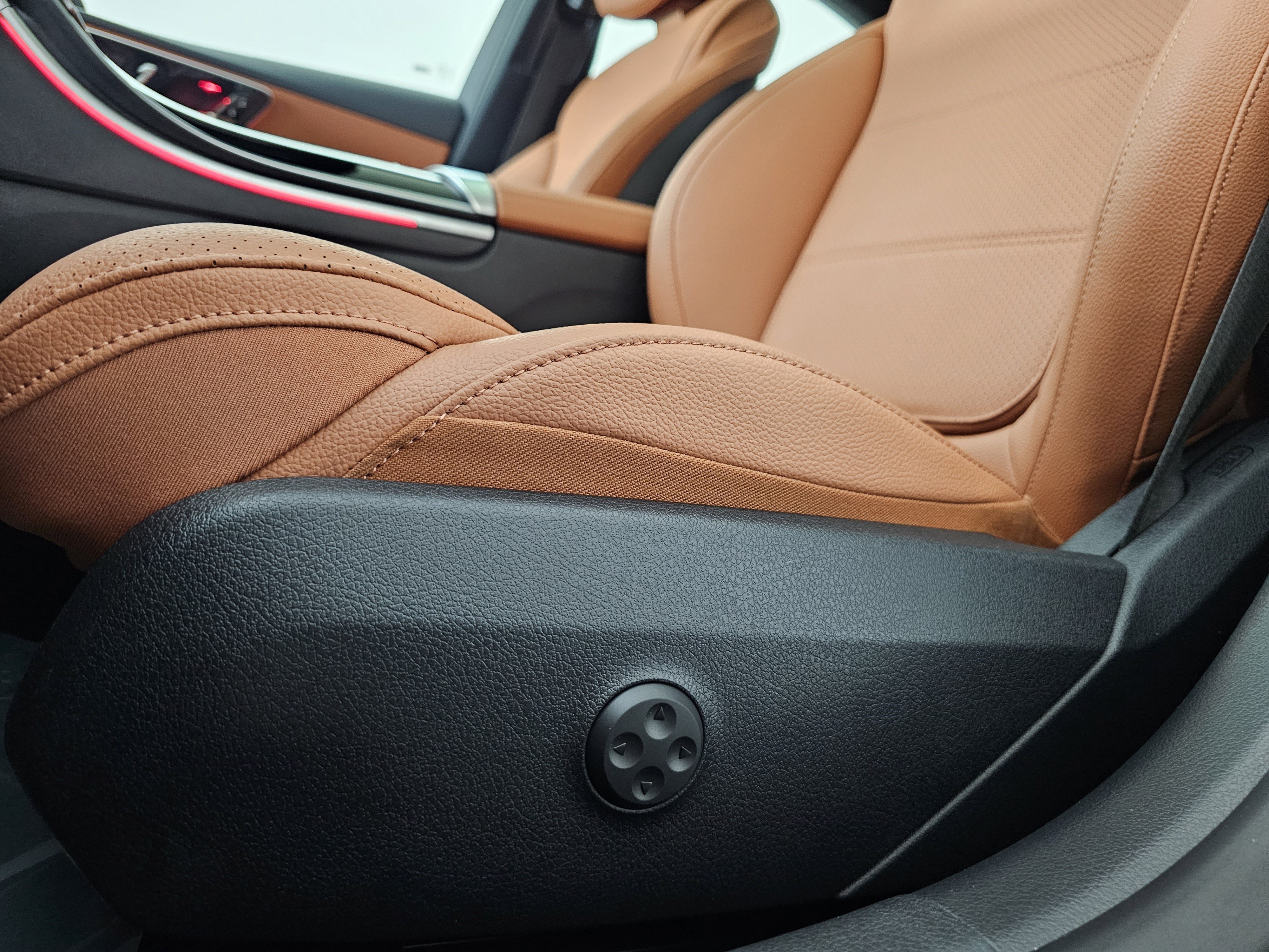 Certified 2025 Mercedes-Benz C 300 4MATIC Sedan image 10