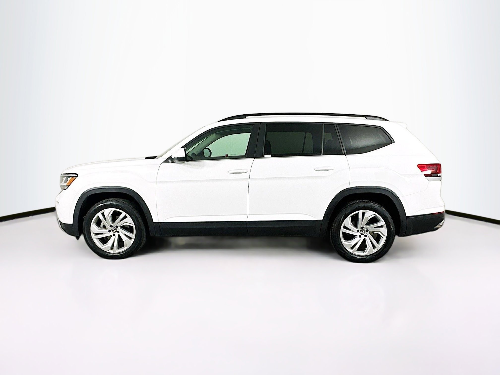 Used 2023 Volkswagen Atlas SE image 4
