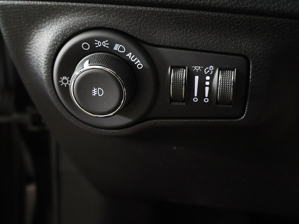 Used 2019 Jeep Compass Latitude w/ Cold Weather Group AWD/4WD image 33